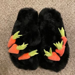 Fuzzy slipper with carrots design